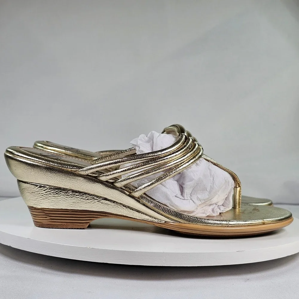 Sofft‎ Gold Metallic Leather Wedge Thong Sandals Womens 7.5 M 1259095 Strappy